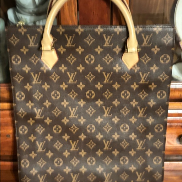 Inspired thin yet quality briefcase - Picture 2 of 16